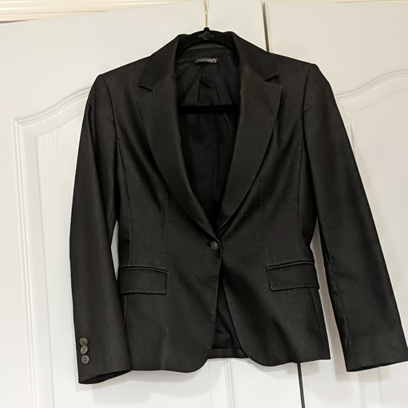 Tahari Jackets & Blazers - Tahari blazer Sz 4 (S)